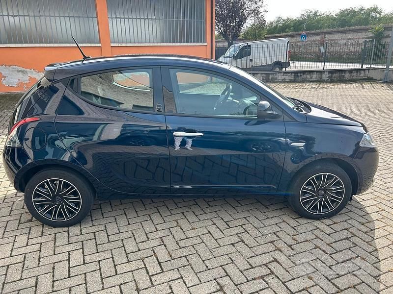 Usata Lancia Ypsilon S 70 CV (51 kW) 2021 Blu Utilitaria