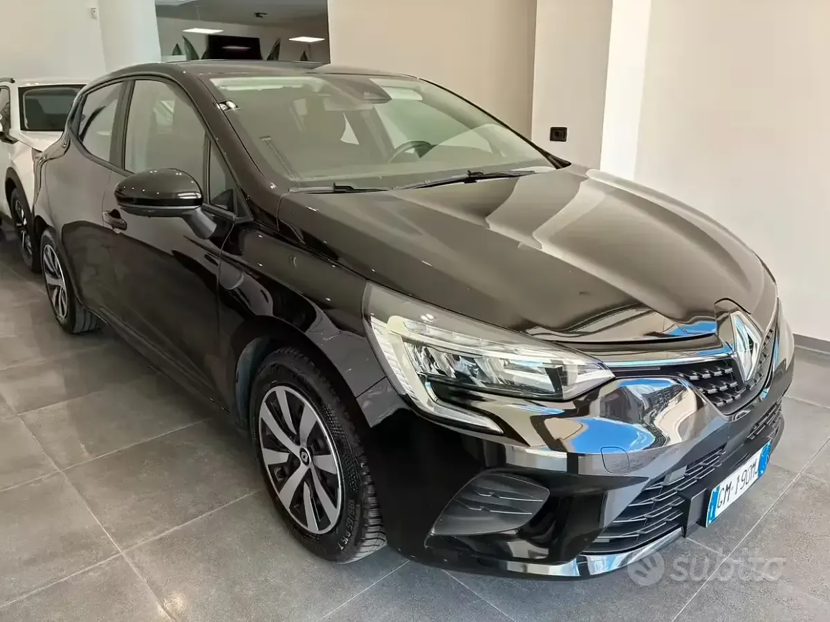 Usata Renault Clio V Equilibre 101 CV (74 kW) 2023 Nero Berlina