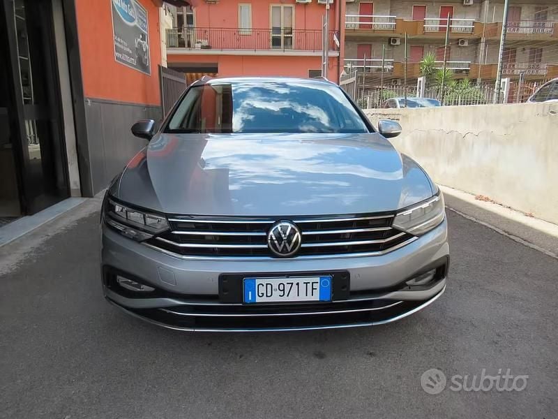 Usata VW Passat Executive 200 CV (147 kW) 2020 Grigio Station wagon