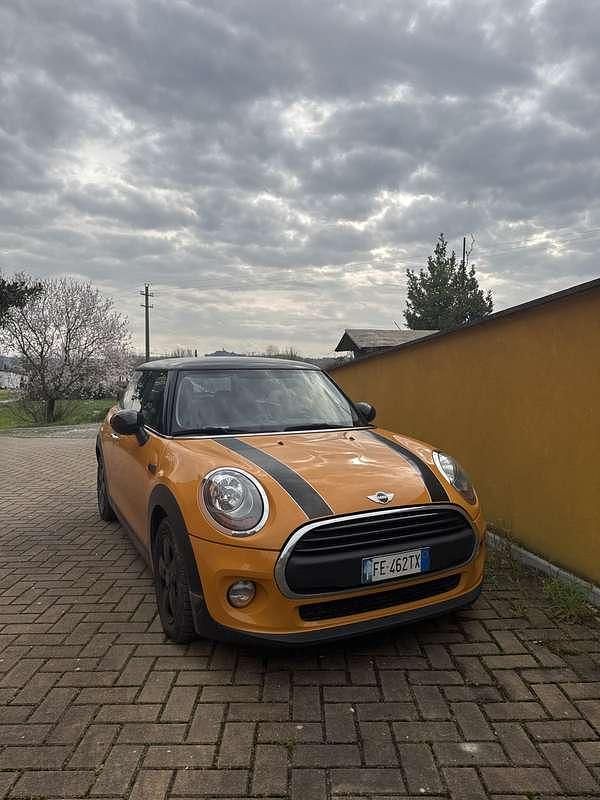 Usata Mini ONE 75 CV (55 kW) 2016 Arancione Utilitaria