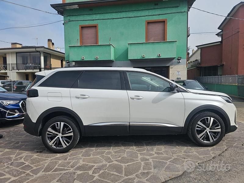 Usata Peugeot 5008 Allure 131 CV (96 kW) 2022 Bianco SUV