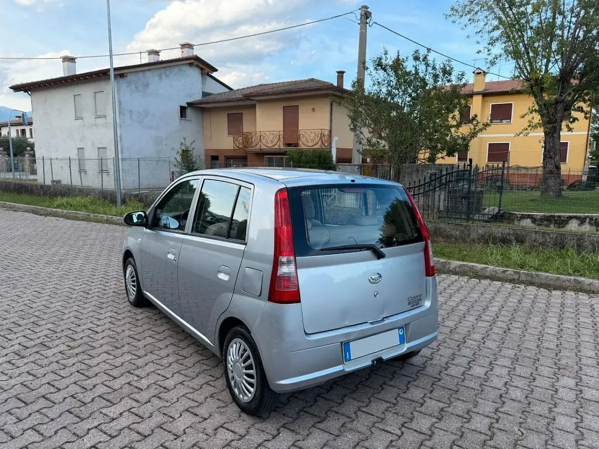 Usata Daihatsu Cuore 58 CV (42 kW) 2006 Argento Utilitaria