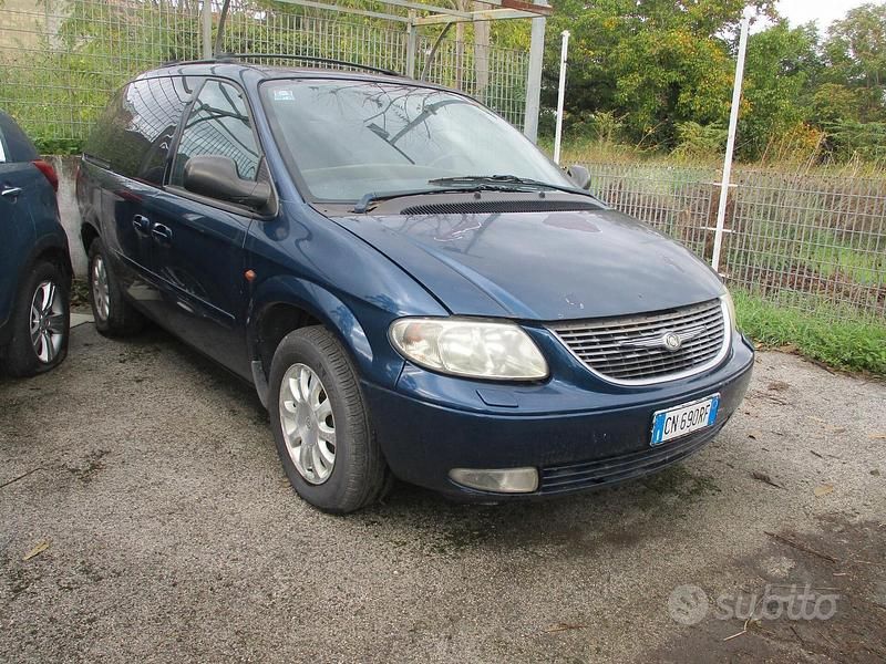 Usata Chrysler Voyager 143 CV (105 kW) 2004 Blu Monovolume