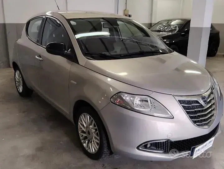 Usata Lancia Ypsilon 69 CV (50 kW) 2015 Utilitaria