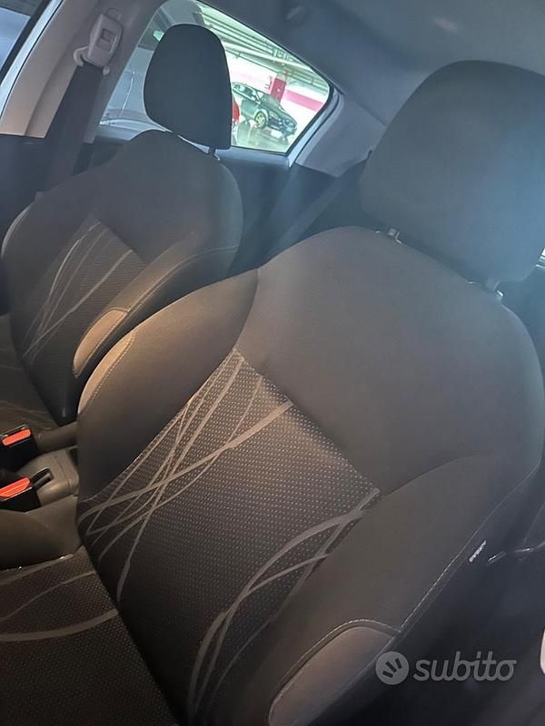 Usata Peugeot 208 68 CV (50 kW) 2014 Bianco Utilitaria