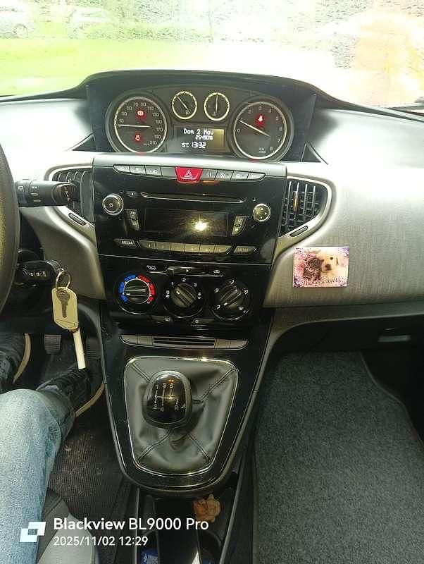 Usata Lancia Ypsilon Silver 69 CV (50 kW) 2014 Argento Utilitaria