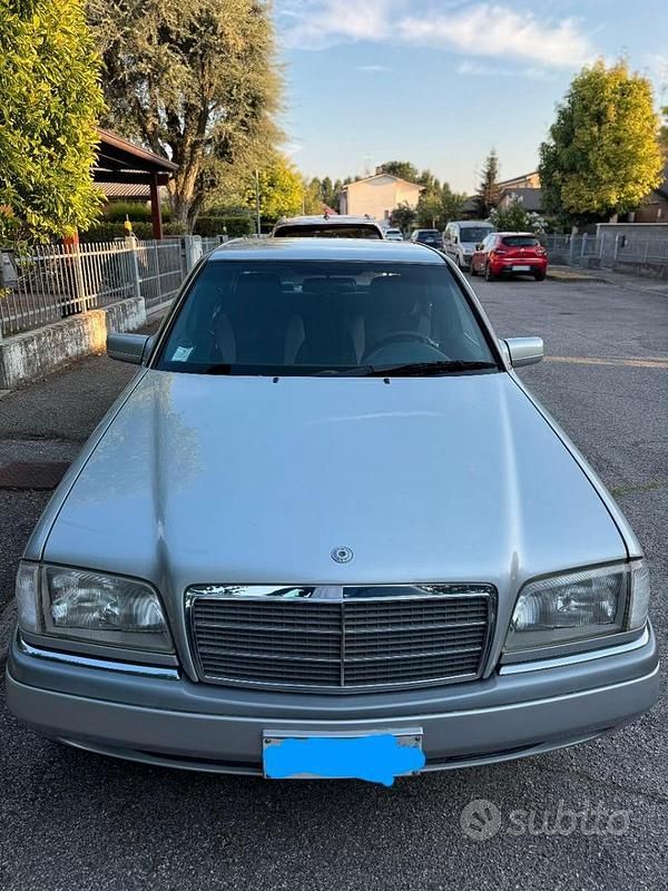 Usata Mercedes 190 105 CV (77 kW) 1995 Grigio Berlina
