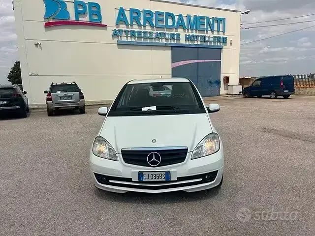 Usata Mercedes A180 Avantgarde 109 CV (80 kW) 2011 Bianco Utilitaria