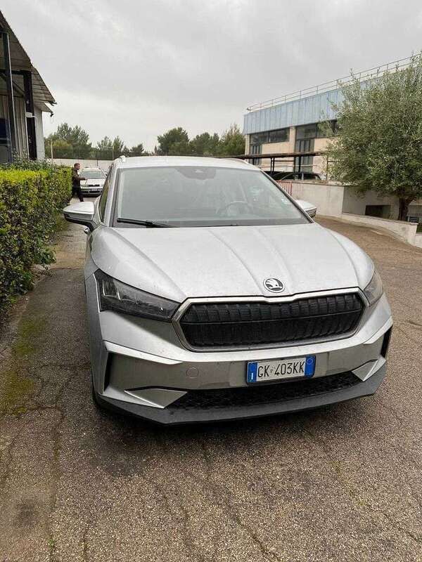Argento Usata 2023 Skoda Enyaq iV Executive SUV | 28.500 € (Buon prezzo) - Immagine 1/4