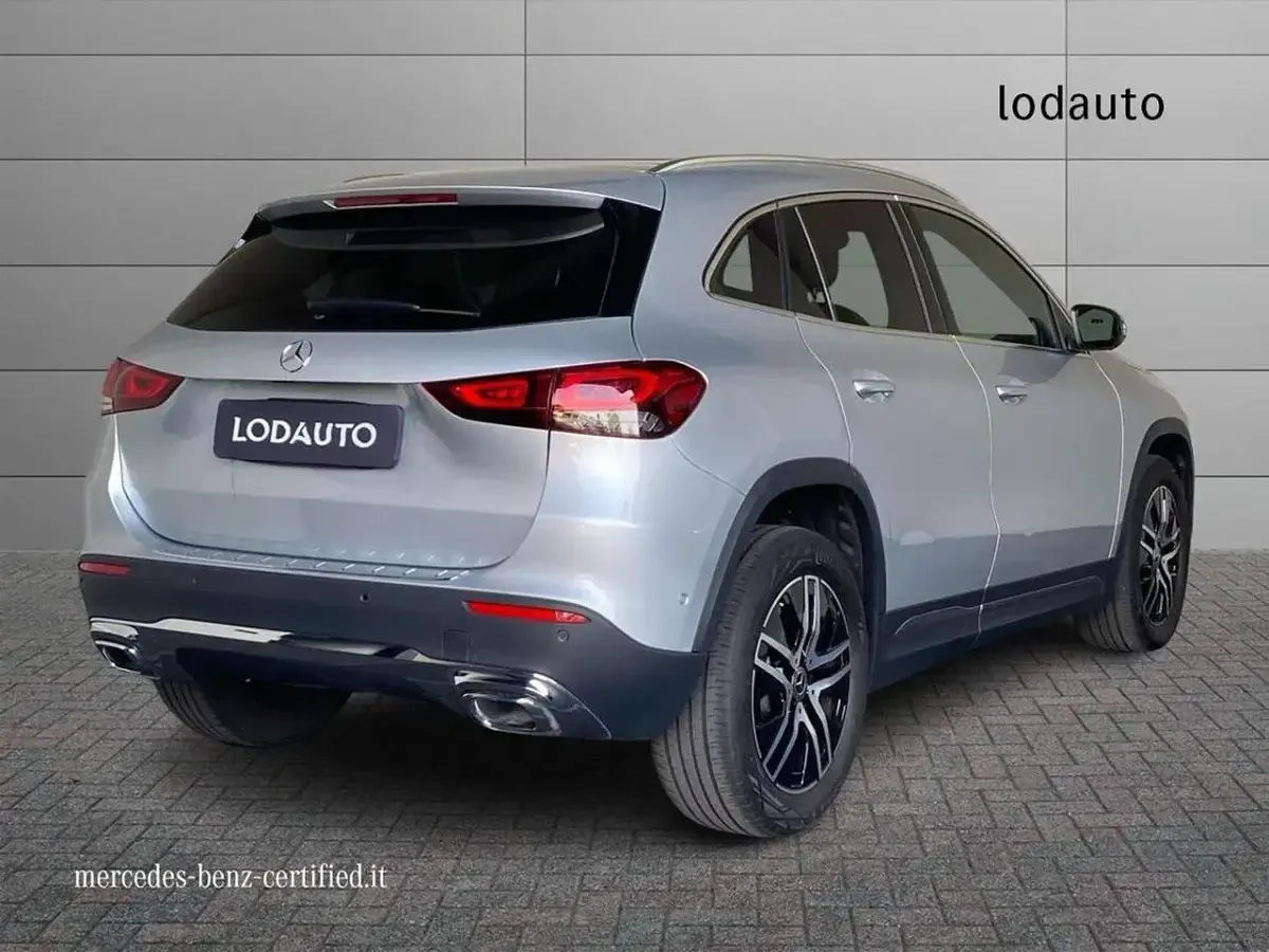 Usata Mercedes GLA200 150 CV (110 kW) 2022 Argento SUV