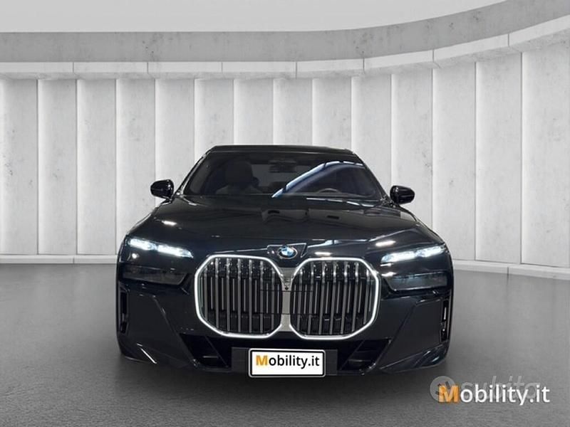 Usata BMW 740 M Sport 299 CV (219 kW) 2025 Nero Berlina