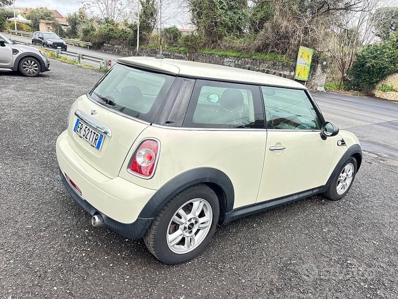 Usata Mini Cooper D 90 CV (66 kW) 2013 Bianco Utilitaria