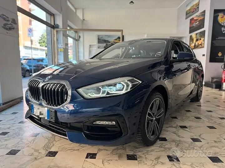Blu/azzurro Usata 2020 BMW 118 Sport Line Due volumi | 24.950 € (Buon prezzo) - Immagine 1/4