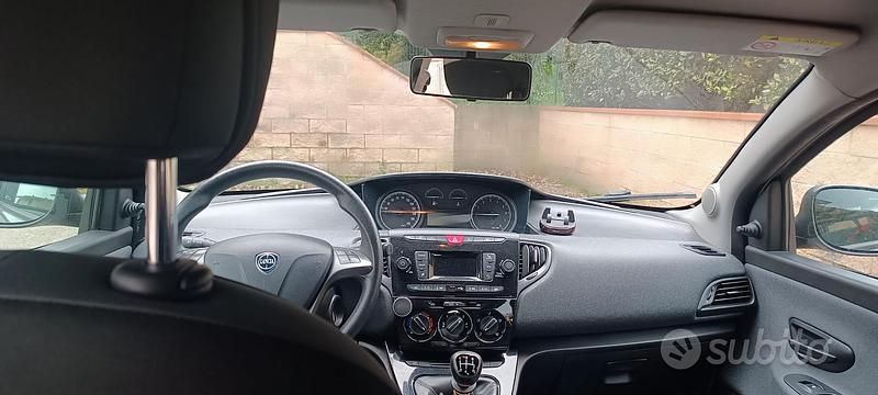 Usata Lancia Ypsilon 69 CV (50 kW) 2018 Grigio Utilitaria
