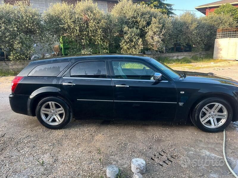 Nero Usata 2009 Chrysler 300C Touring Station wagon | 11.500 € (Molto cara) - Immagine 1/4