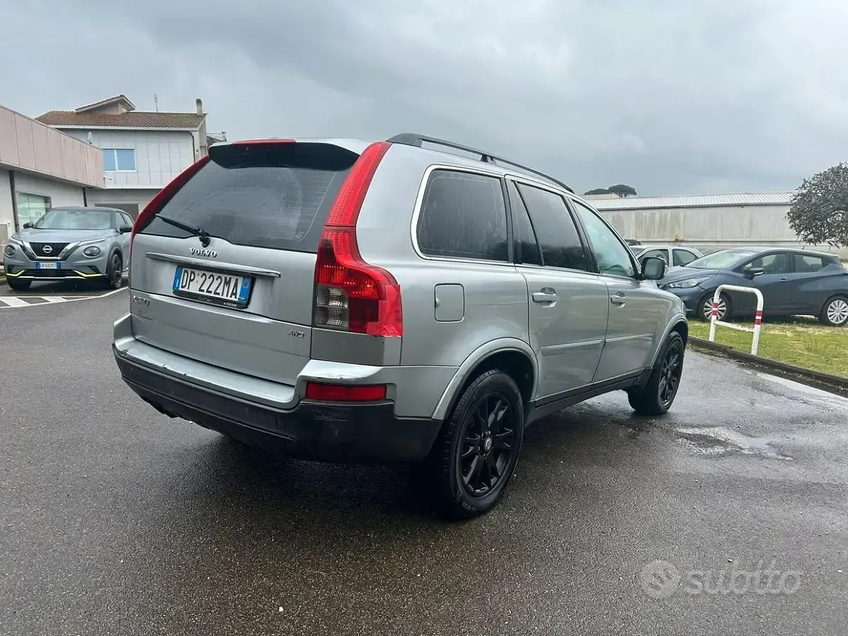Usado Volvo XC90 Momentum 185 HP (136 kW) 2008 Cinzento SUV