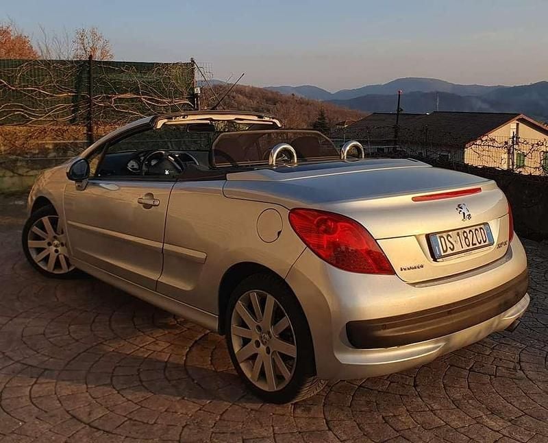 Usata Peugeot 207 CC 150 CV (110 kW) 2008 Argento Cabrio