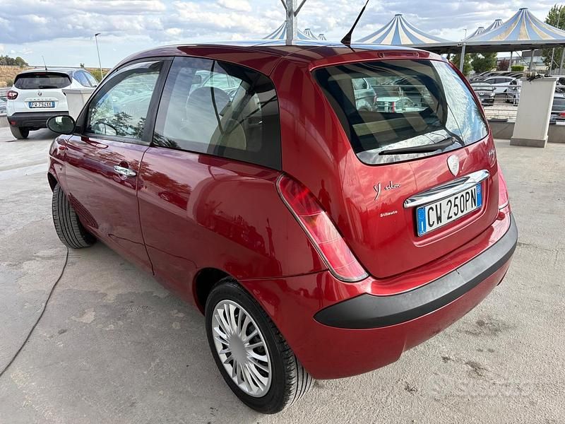 Usata Lancia Ypsilon 69 CV (50 kW) 2005 Rosso Utilitaria