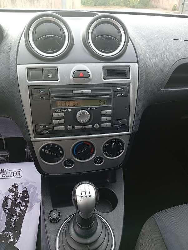 Usata Ford Fiesta Titanium 68 CV (50 kW) 2006 Utilitaria