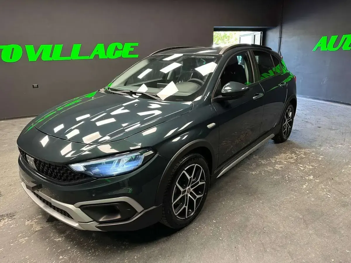 Usata Fiat Tipo Cross 101 CV (74 kW) 2024 Verde Berlina