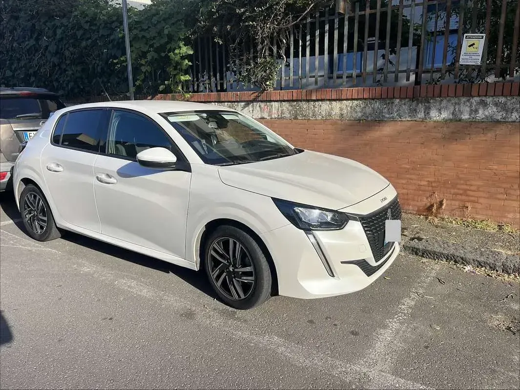 Usata Peugeot 208 Allure 101 CV (74 kW) 2021 Bianco Utilitaria