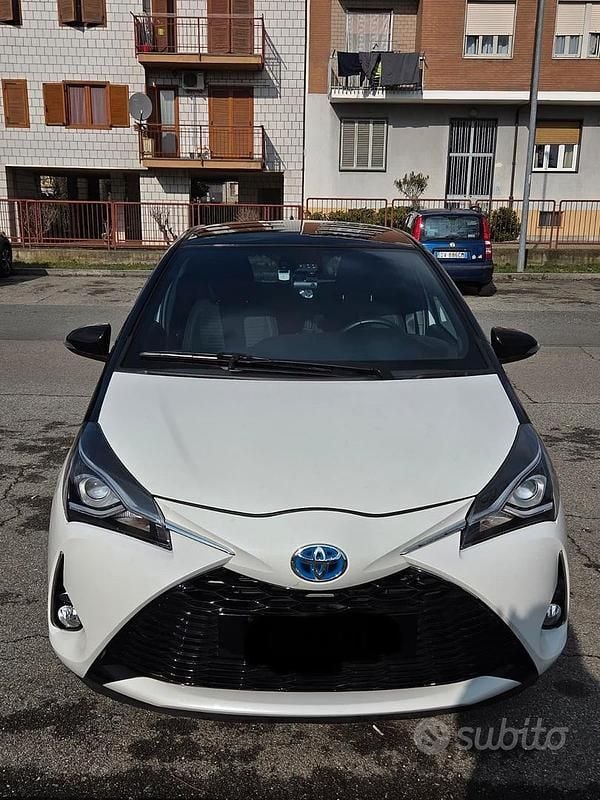 Usata Toyota Yaris Edition 73 CV (53 kW) 2018 Bianco Berlina