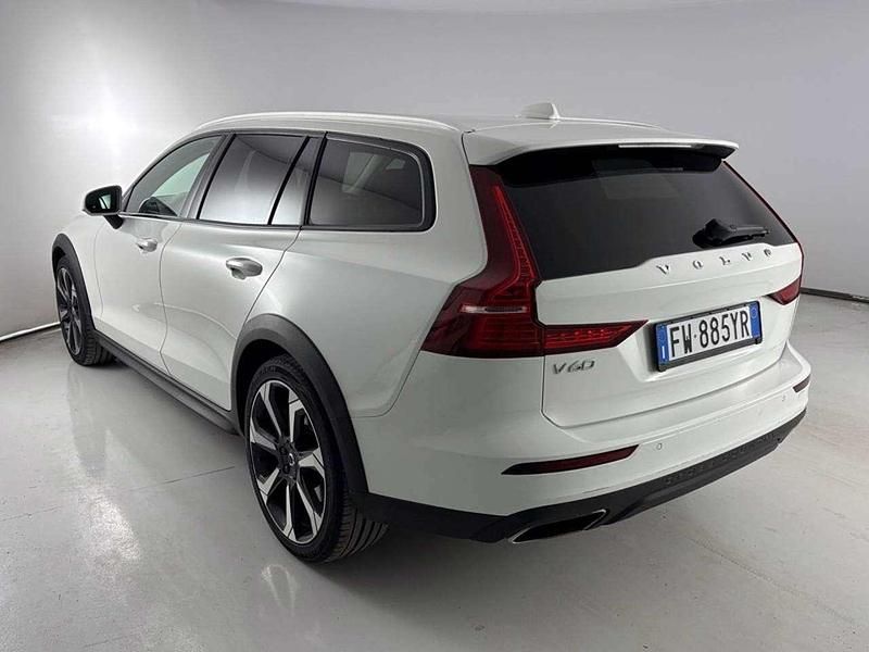 Usata Volvo V60 CC Business Edition 190 CV (139 kW) 2019 Bianco Station wagon