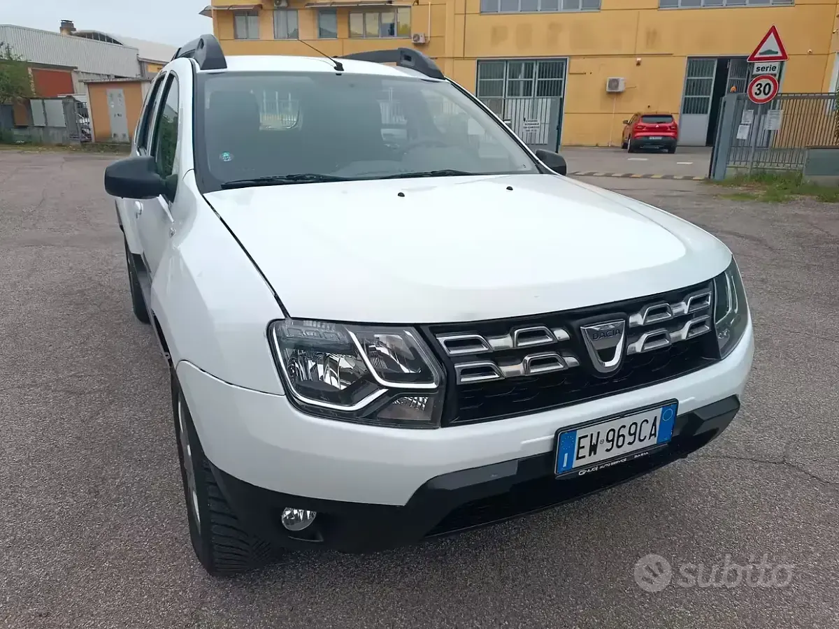 Usata Dacia Duster Lauréate 101 CV (74 kW) 2014 Bianco SUV