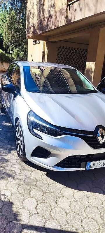 Usata Renault Clio V Techno 91 CV (66 kW) 2023 Argento Berlina