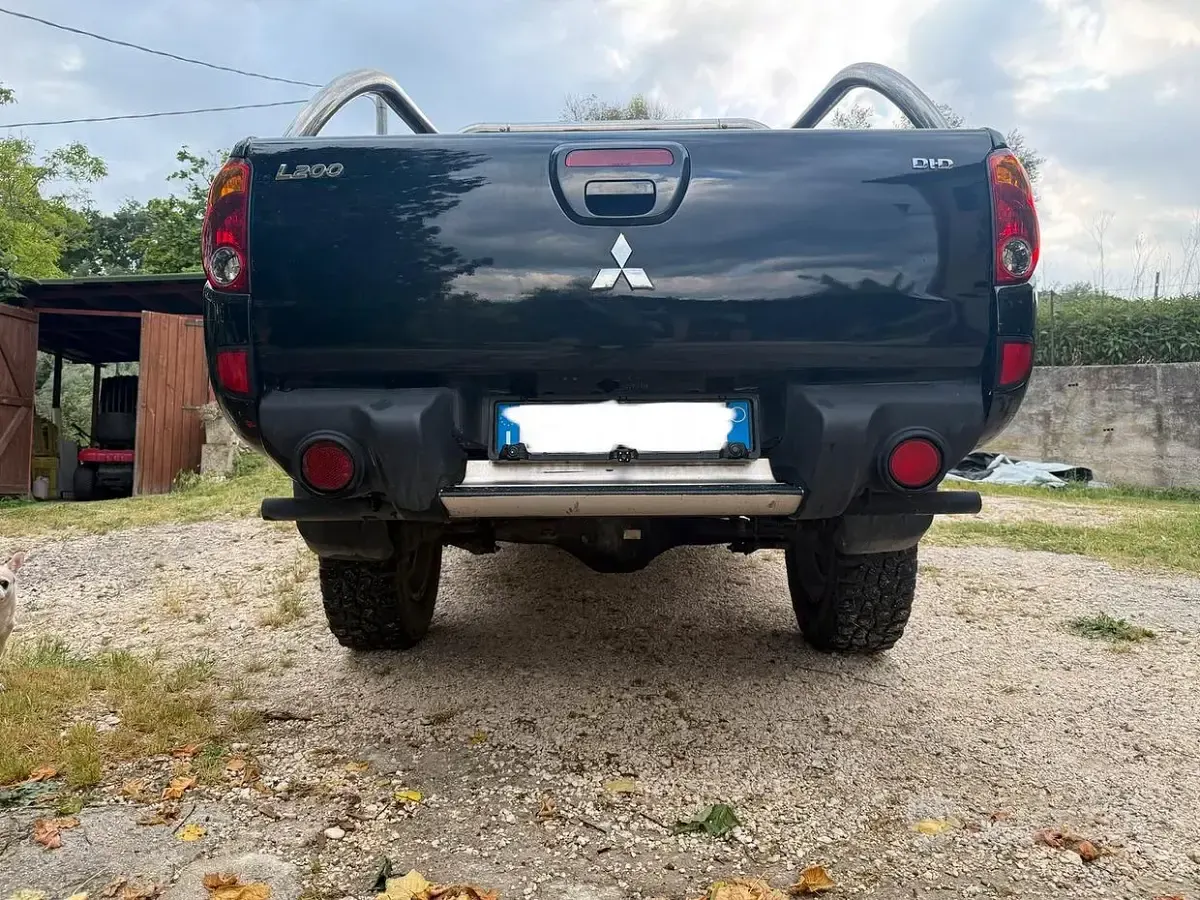 Usata Mitsubishi L200 136 CV (100 kW) 2008 Nero Pick-up