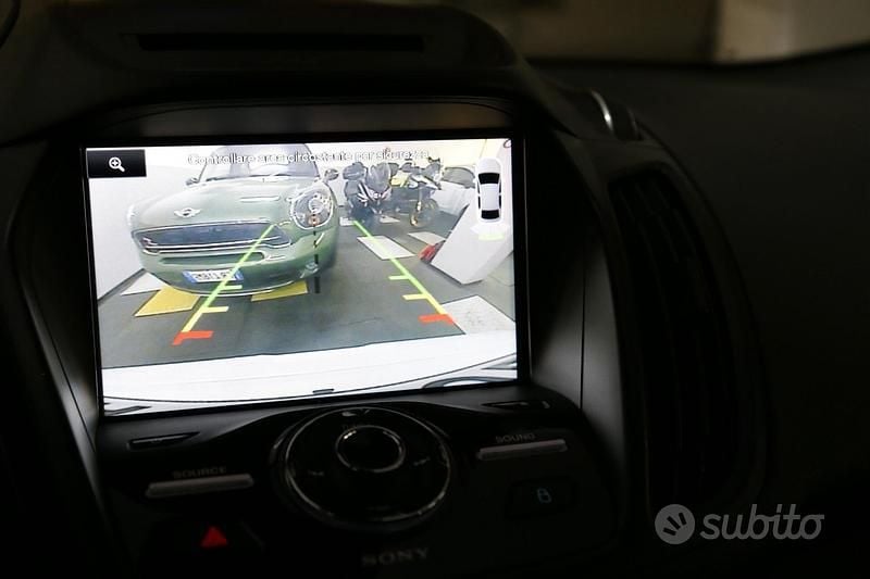 Usata Ford Kuga Titanium 150 CV (110 kW) 2015 Bianco pastello SUV