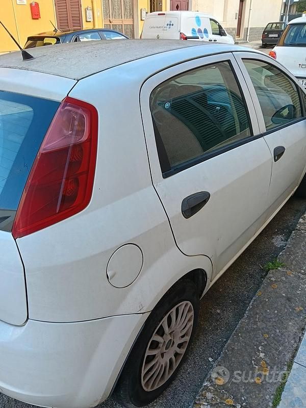 Usata Fiat Grande Punto 75 CV (55 kW) 2008 Bianco Utilitaria