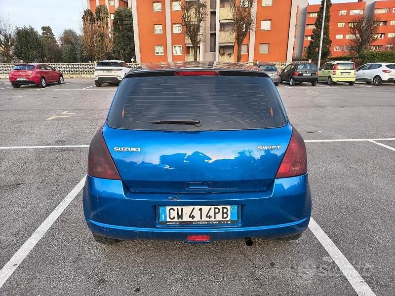Usata Suzuki Swift 2006 Blu Utilitaria