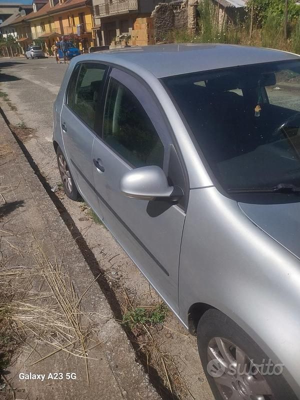Grigio Usata 2006 VW Golf V Due volumi | 800 € (Super prezzo) - Immagine 1/4