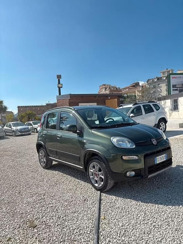 Usata Fiat Panda 4x4 S 95 CV (69 kW) 2017 Verde Utilitaria