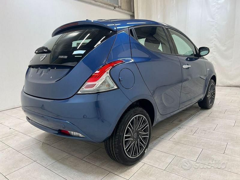 Usata Lancia Ypsilon Gold 70 CV (51 kW) 2022 Blu/azzurro Utilitaria