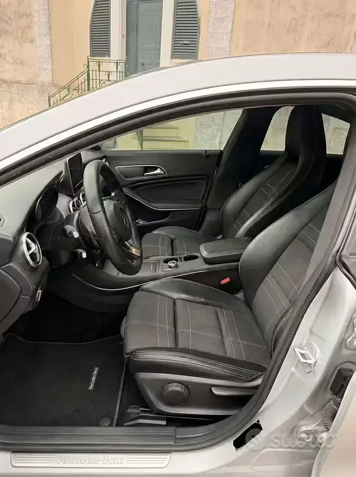 Usata Mercedes CLA200 AMG 136 CV (100 kW) 2017 Grigio Coupé