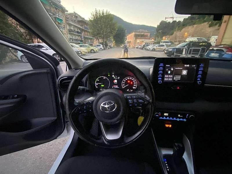 Usata Toyota Yaris Hybrid Business Edition 92 CV (67 kW) 2020 Bianco Berlina