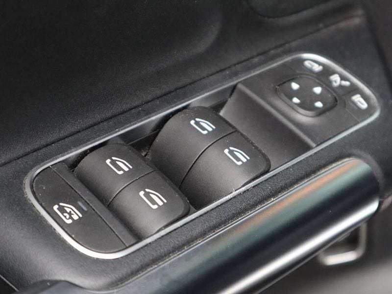 Begagnad Mercedes GLA250 160 HK (117 kW) 2021 Svart SUV