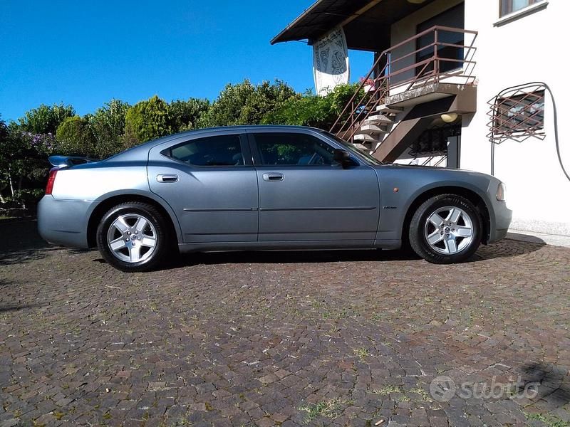 Usata Dodge Charger 250 CV (183 kW) 2005 Grigio Berlina
