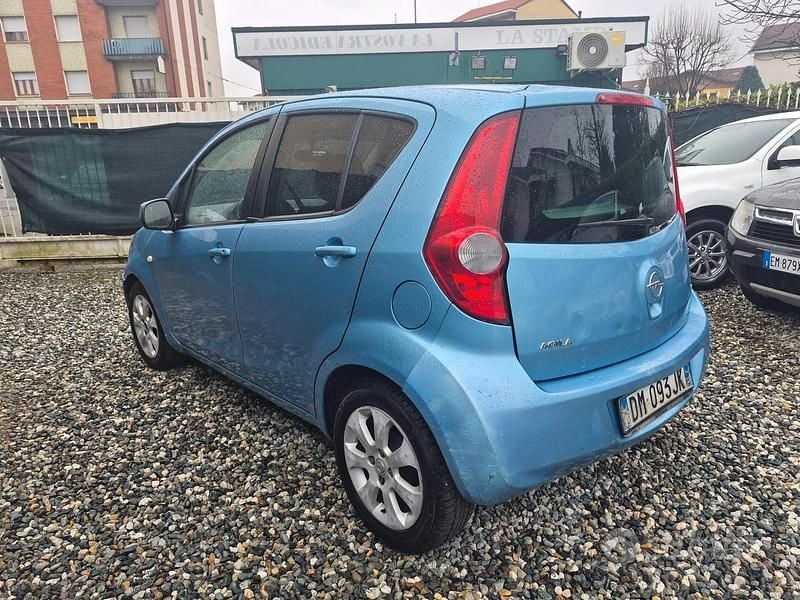 Usata Opel Agila 65 CV (47 kW) 2009 Blu Utilitaria