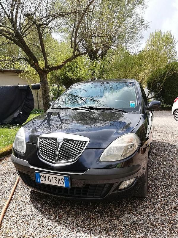 Usata Lancia Ypsilon 80 CV (58 kW) 2004 Blu Utilitaria