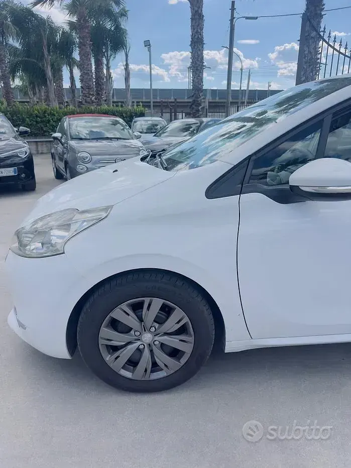 Usata Peugeot 208 Allure 91 CV (66 kW) 2015 Bianco Utilitaria