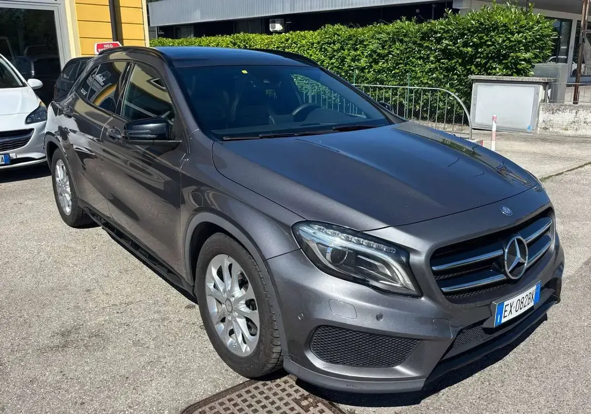 Usata Mercedes GLA250 211 CV (155 kW) 2014 Grigio SUV