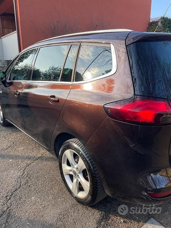 Usata Opel Zafira Tourer 140 CV (102 kW) 2013 Marrone Monovolume