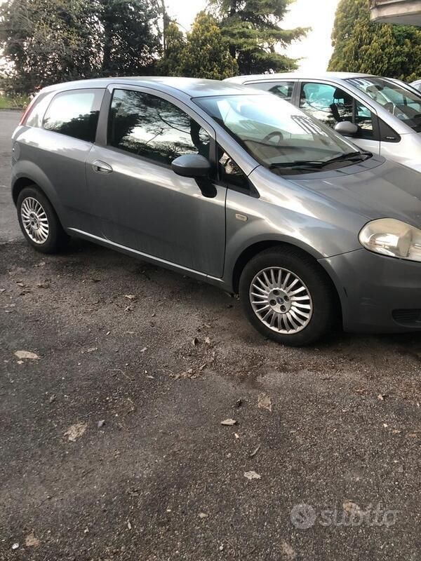 Grigio Usata 2006 Fiat Grande Punto Due volumi | 3000 € (Molto cara) - Immagine 1/4