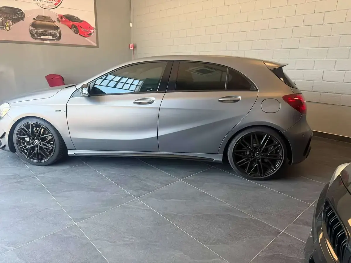 Usata Mercedes A45 AMG AMG 381 CV (280 kW) 2016 Grigio daytona Utilitaria