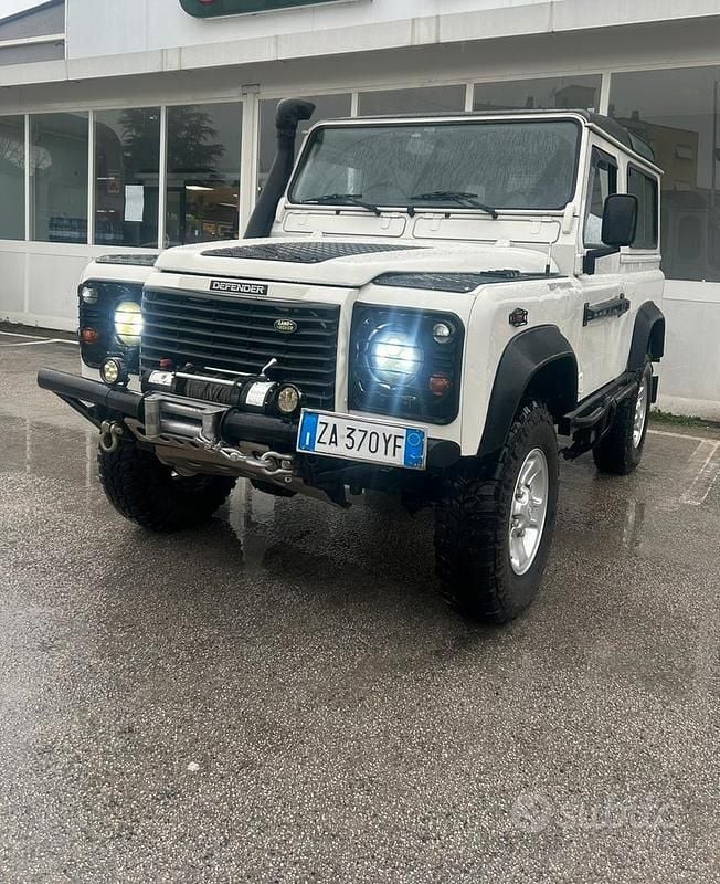 Usata Land Rover Defender 122 CV (89 kW) 2006 SUV