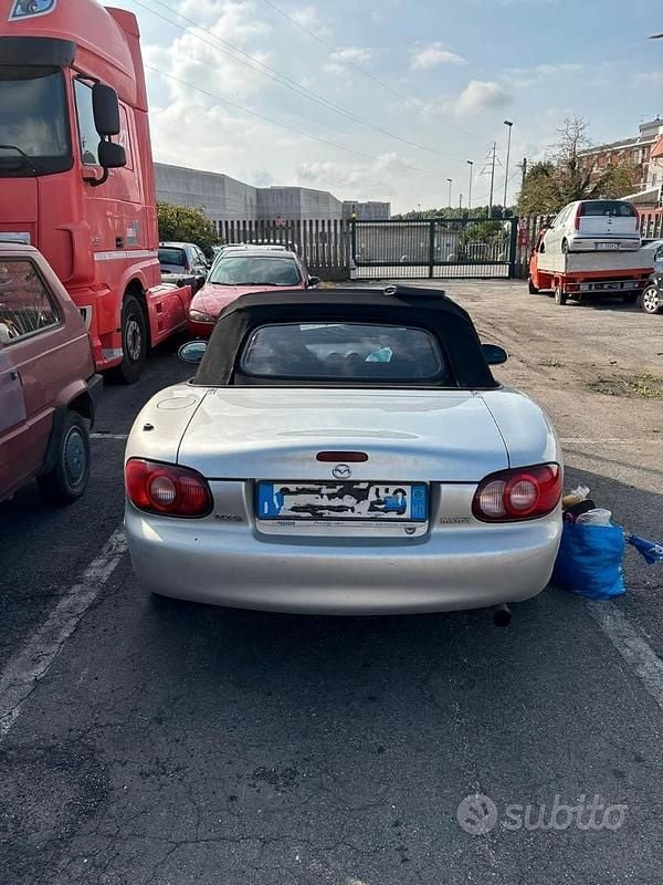 Grigio Usata 2005 Mazda MX5 Cabrio | 5000 € - Immagine 1/4