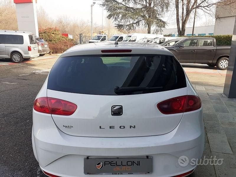 Gebraucht Seat Leon Reference 90 PS (66 kW) 2011 Weiß Limousine